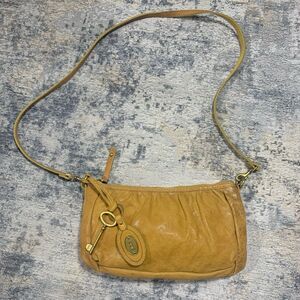 Fossil Leather Distressed Tan Golden With Charm Crossbody Purse Womens
